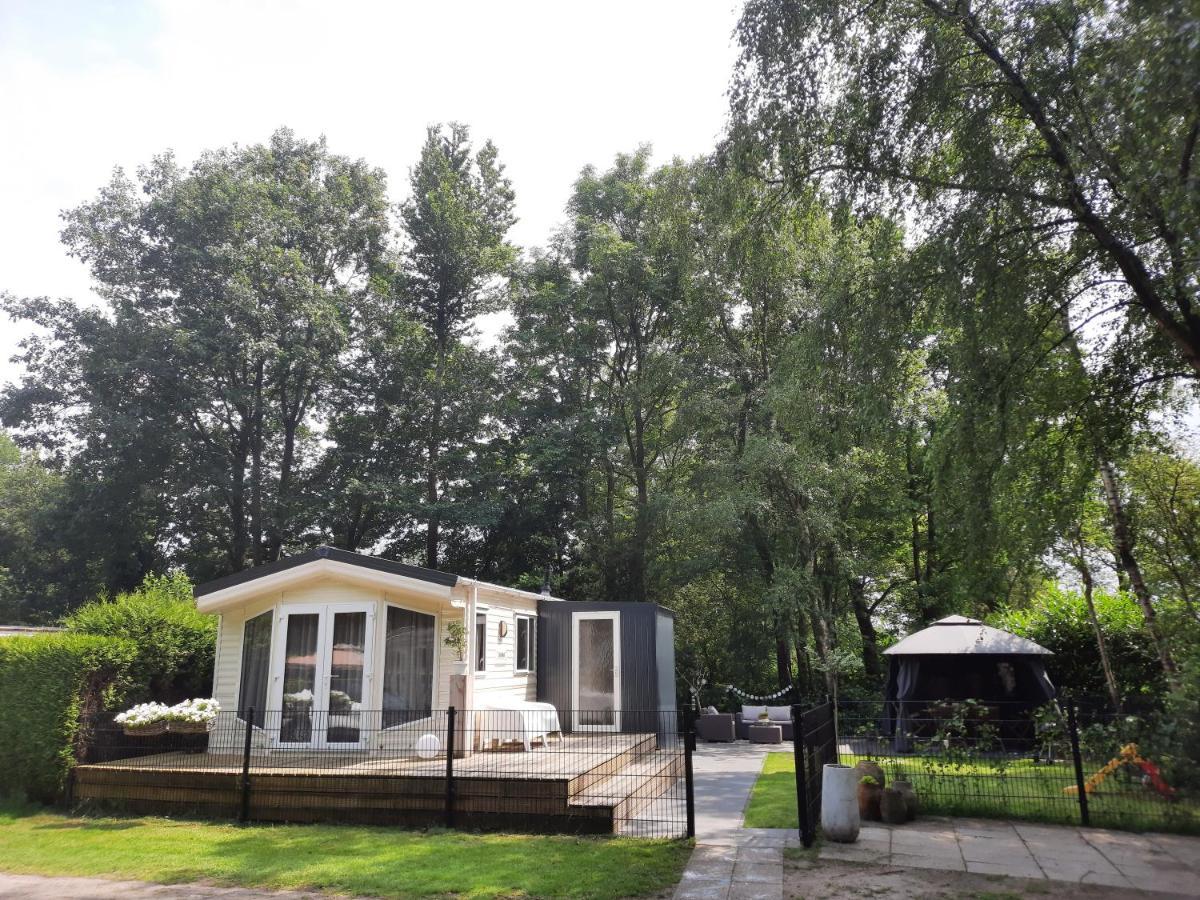 Vakantienoord, Chalet 6P With Veranda, Located In Friesland, 5 Stars Camping On The Lake Suameer Eksteriør billede